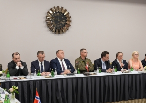 FOTO: VRS priekšnieks sanāksmē