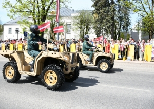 FOTO: Robežsargi piedalās 4. maija svinībās Rēzeknē