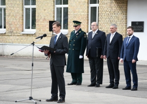 Valsts robežsardzei nodot Hersonas okupācijas laikā nosargāto Latvijas karogu