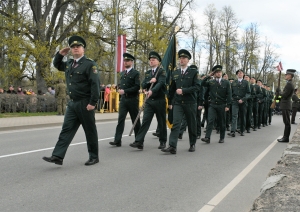 Robežsargi piedalās 4. maija svinībās Alūksnē