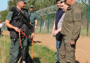 FOTO: Bomca  dalībnieki apmeklē robežu