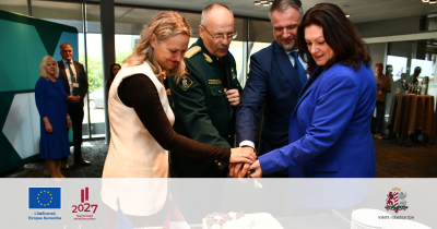 FOTO: Tortes griešana projekta ietvaros