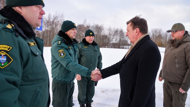 Valsts robežsardzes priekšnieks kopā ar Iekšlietu ministru apmeklē valsts robežu