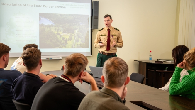 FOTO: Nīderlandes Aizsardzības akadēmijas Militāro zinātņu fakultātes pārstāvju un studentu vizīte DAP