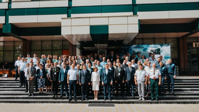 FOTO: VRS pārstāvji Moldovas 32. gadaddienai veltītās konfereces dalībnieku kopbildē