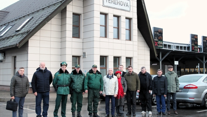 FOTO: Deutātu un VRS pārstāvji kopbildē