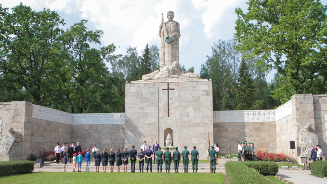 FOTO: Lāpu skrējiena noslēguma kopbilde