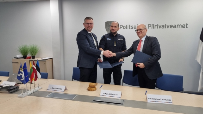 FOTO:  Igaunijas, Latvijas un Lietuvas robežapsardzības iestāžu priekšnieku tikšanās rokasspiediens