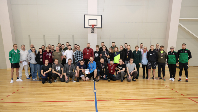 FOTO: Tuvcīņas dalībnieku kopbilde