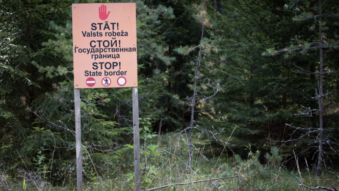 FOTO: Zīme "stāt! valsts robeža"