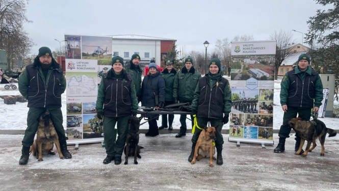 Valsts robežsardzes Daugavpils pārvaldes amatpersonas piedalījās interaktīvajā pasākumā “Vienā rindā”