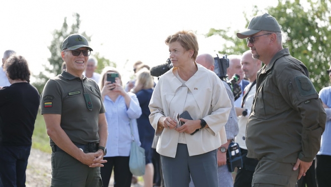 FOTO: VRS priekšnieks kopā ar ārlietu ministri un Lietuvas robežsardzes priekšnieku