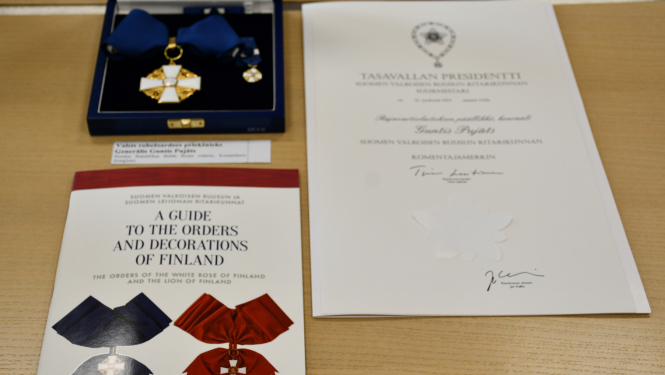 FOTO: Somijas Republikas Baltās Rozes komandiera ordenis