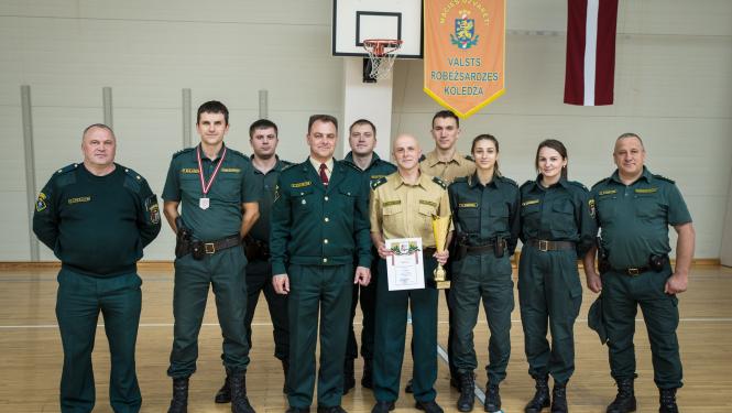 FOTO: Robežsargu šaušanas sacensību dalībnieku kopbilde