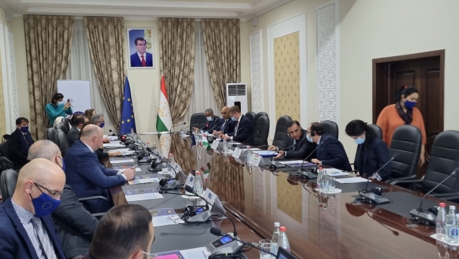 FOTO: Bomca sanāksmes dalībnieki pie galda