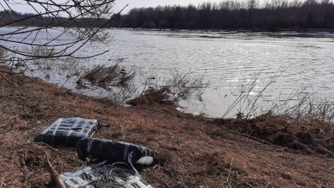 FOTO: Kontrabandas cigaretes