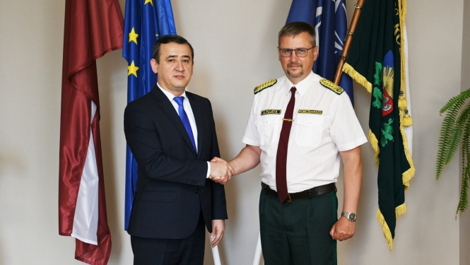 FOTO: VRS priekšnieks tikās ar jauno Uzbekistānas vēstnieku Latvijā
