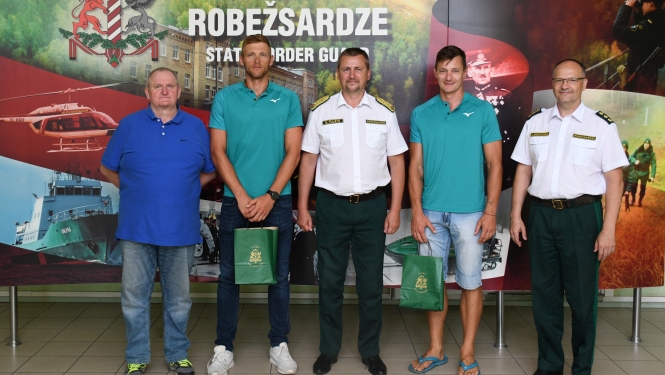 FOTO: Volejbolisti kopā ar VRS vadību