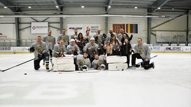 FOTO: VRS hokeja komanda piedalās operatīvo dienestu hokeja turnīrā “Operatīvo dienestu kauss”