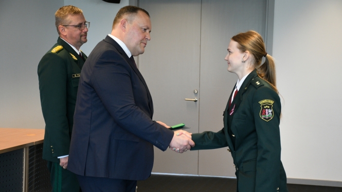 FOTO: Robežsargi saņem apbalvojumus Iekšlietu ministrijā