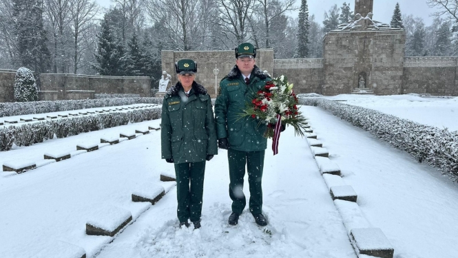 FOTO: Robežsargi pie ģenerāļa Bolšteina kapavietas