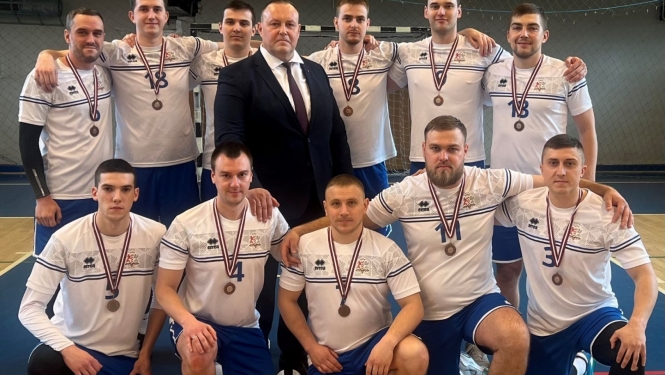 FOTO: VRS basketbola komanda ar iekšlietu ministru