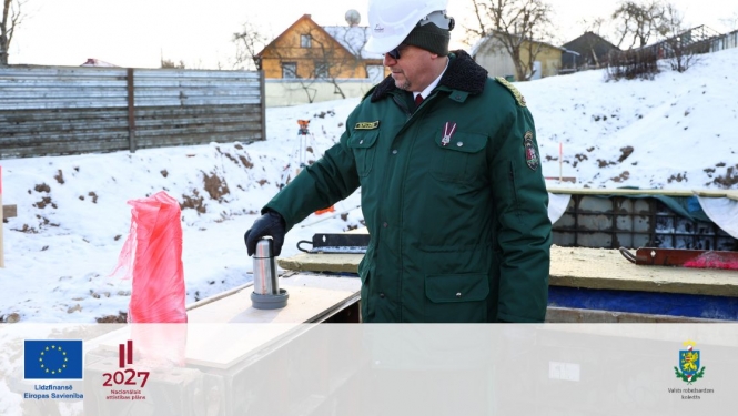 FOTO: Kapsulas iemūrēšana