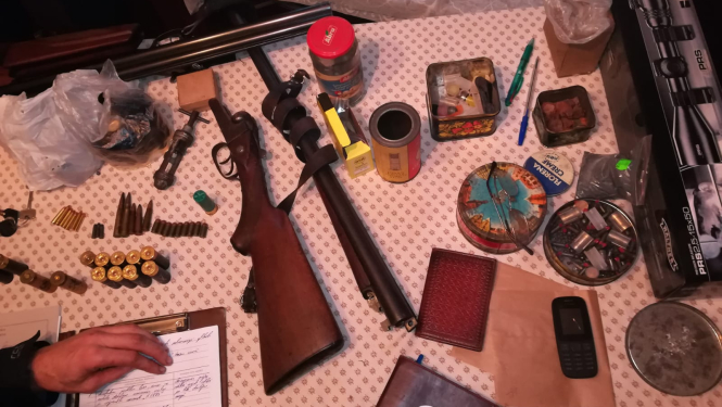 Foto: atrasti nelikumīgi ieroči un munīcija