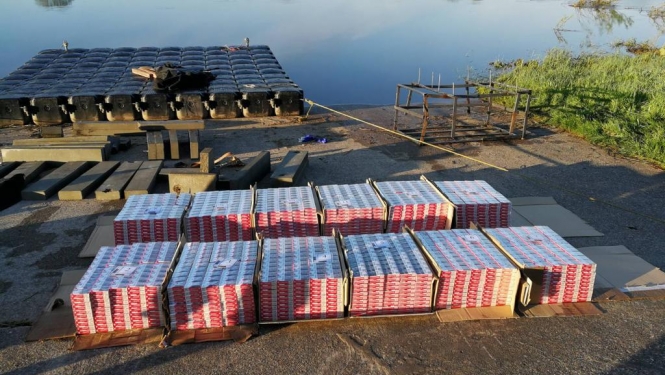 FOTO: Kontrabandas cigaretes