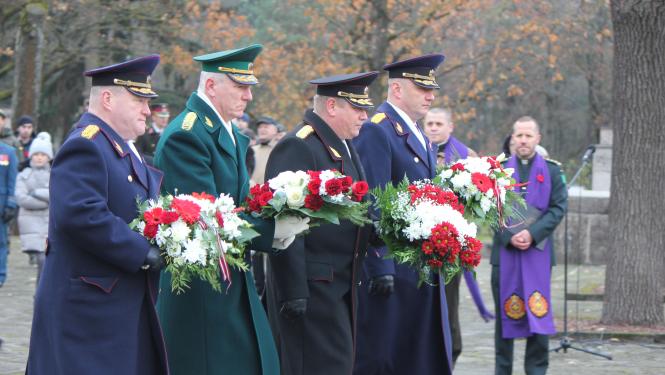 Foto: 11.novembrī, godinot Latvijas brīvības cīnītājus un karavīrus, visā Latvijā atzīmē Lāčplēša dienu.