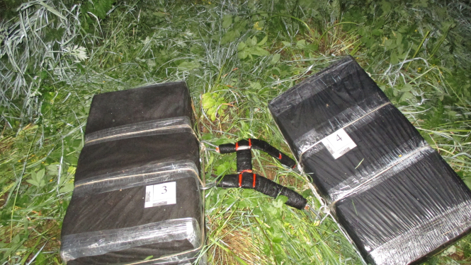 FOTO: Kontrabandas cigaretes