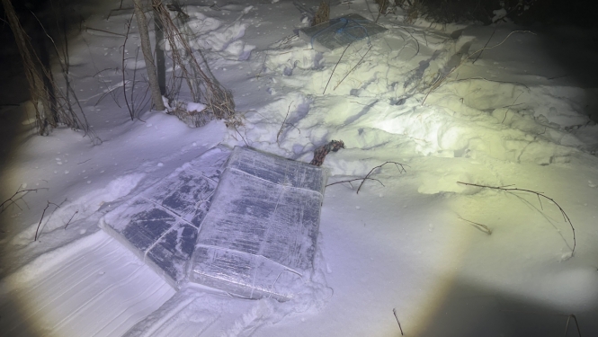 Robežsargi izņem 24 320 kontrabandas cigarešu