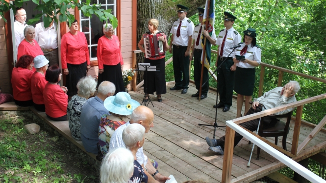 FOTO: Robežsargi un viesi pie ģenerāļa Bolšteina atpūtas namiņa