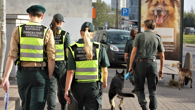 FOTO: Robežsargi no mugurpuses