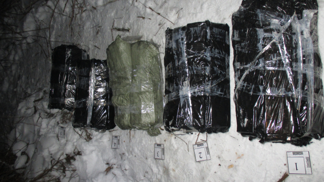 Foto: Kontrabandas cigaretes saiņos