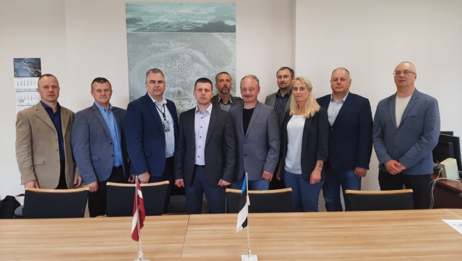 Tiekas Latvijas un Igaunijas pilnvaroto robežas pārstāvju vietnieki un palīgi