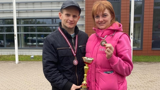 FOTO: Robežsargi pēc peldēšanas sacensībām ar medaļām