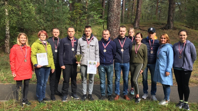 FOTO: Valsts robežsardzes čempionāta vieglatlētikas krosā dalībnieku kopbilde