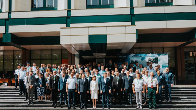 FOTO: VRS pārstāvji Moldovas 32. gadaddienai veltītās konfereces dalībnieku kopbildē