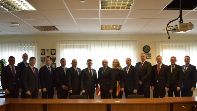 FOTO: Latvijas un Lietuvas pilnvaroto robežas pārstāvju kopbilde