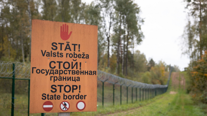 FOTO: Uzraksts "Stāt! Valsts robeža"