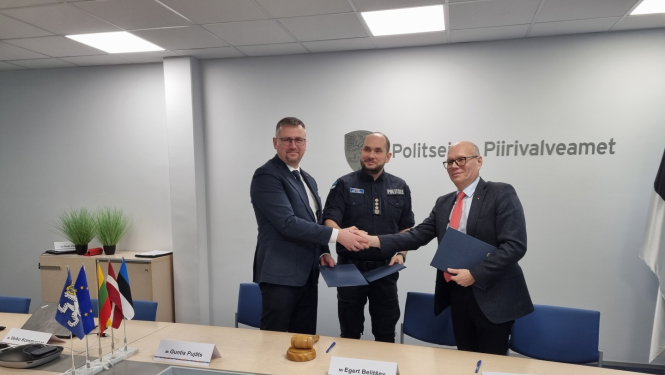 FOTO:  Igaunijas, Latvijas un Lietuvas robežapsardzības iestāžu priekšnieku tikšanās rokasspiediens