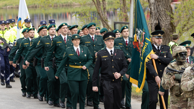 FOTO: Militārā parāde