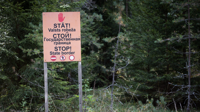 FOTO: Zīme "stāt! valsts robeža"