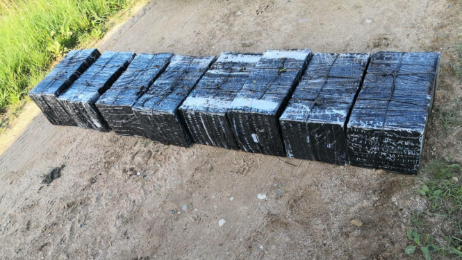 Robežsargi izņem 80 000 kontrabandas cigarešu