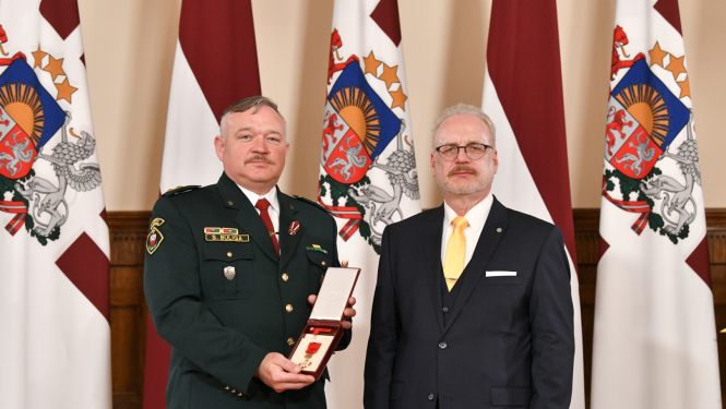 Robežsargi saņem valsts augstāko apbalvojumu