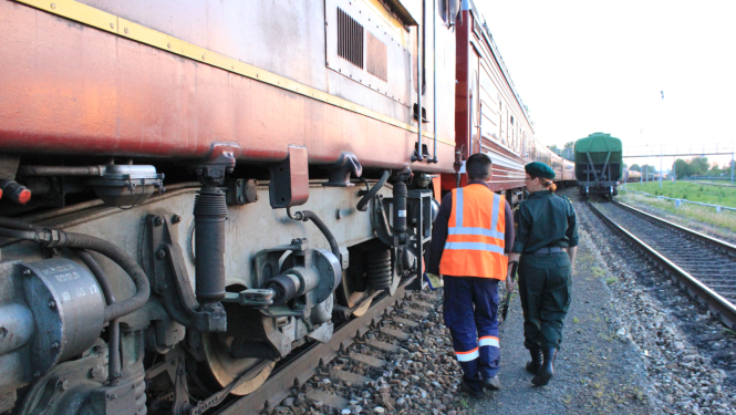 FOTO: Robežsargs pie sliedēm
