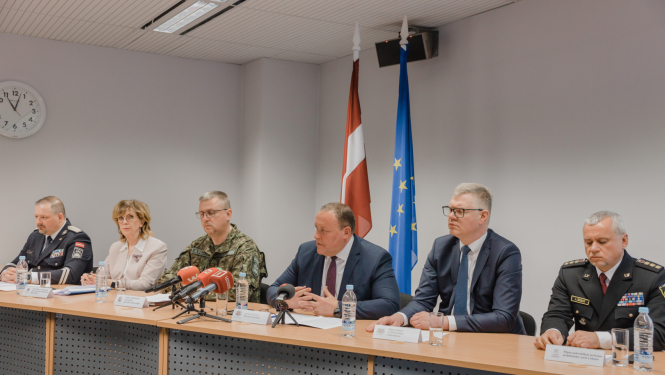 FOTO: Kopbilde no preses konferences