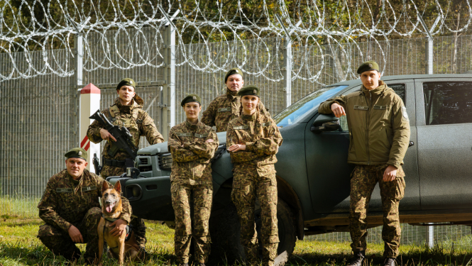 FOTO: Robežsargi jaunajā formas tērpā