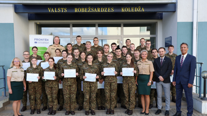 FOTO: VRK kadeti pēc Frontex pārbaudījuma